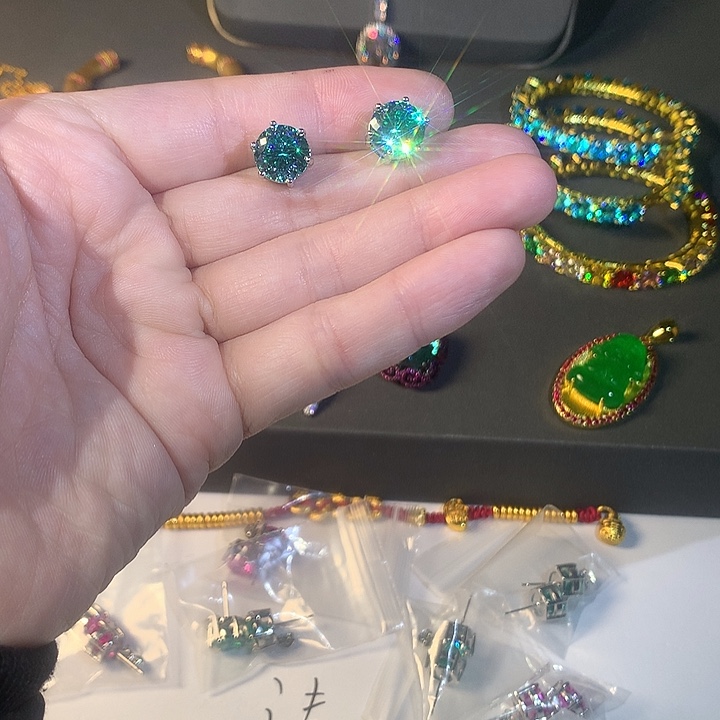 非金属53耳钉。           