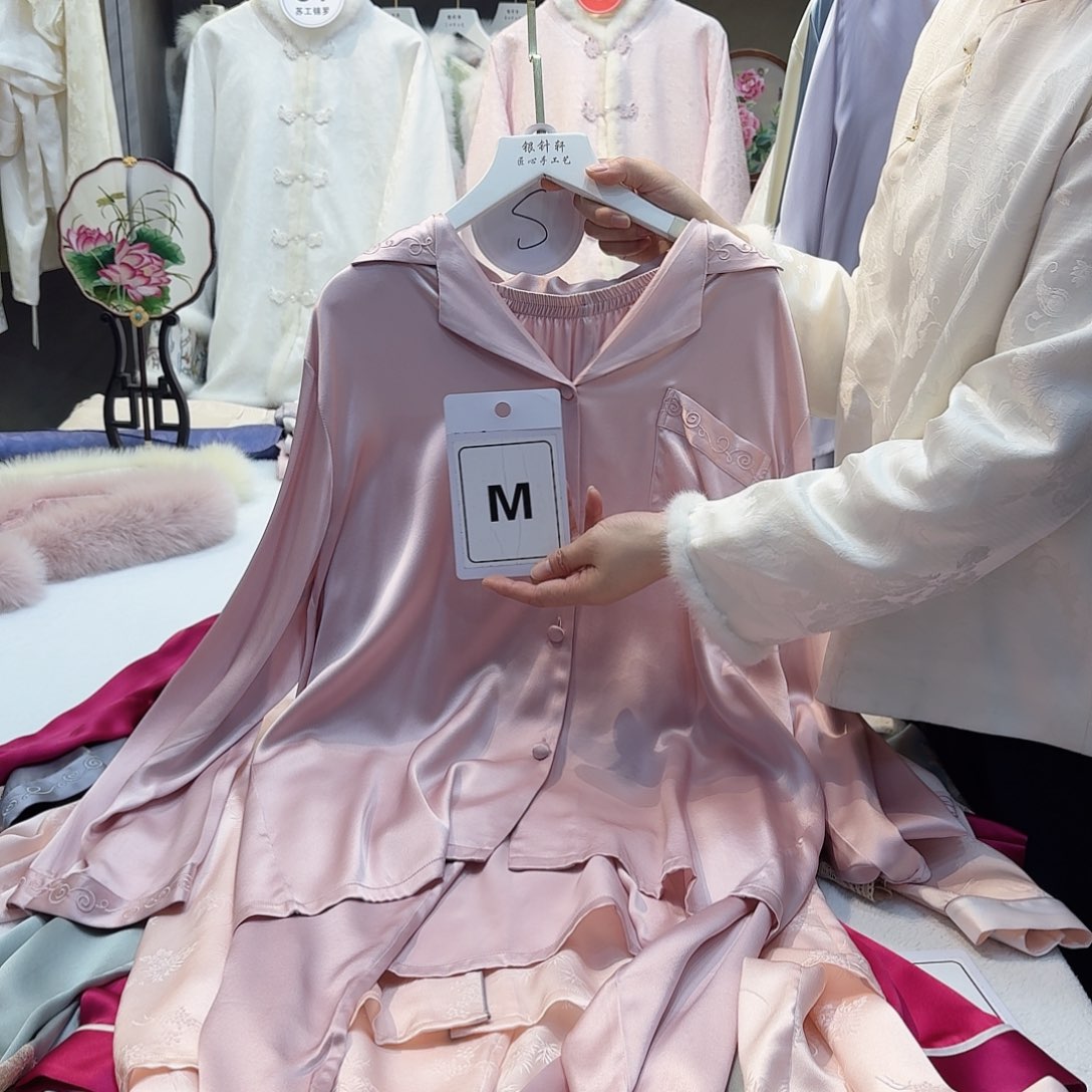 凌***雪非遗传承人的精神风貌和