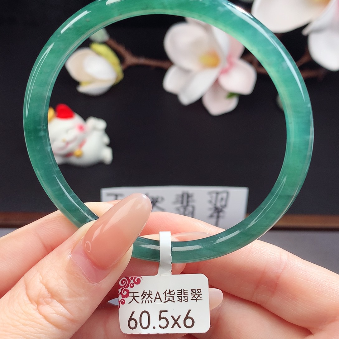 翡翠手镯（圆镯）未镶嵌