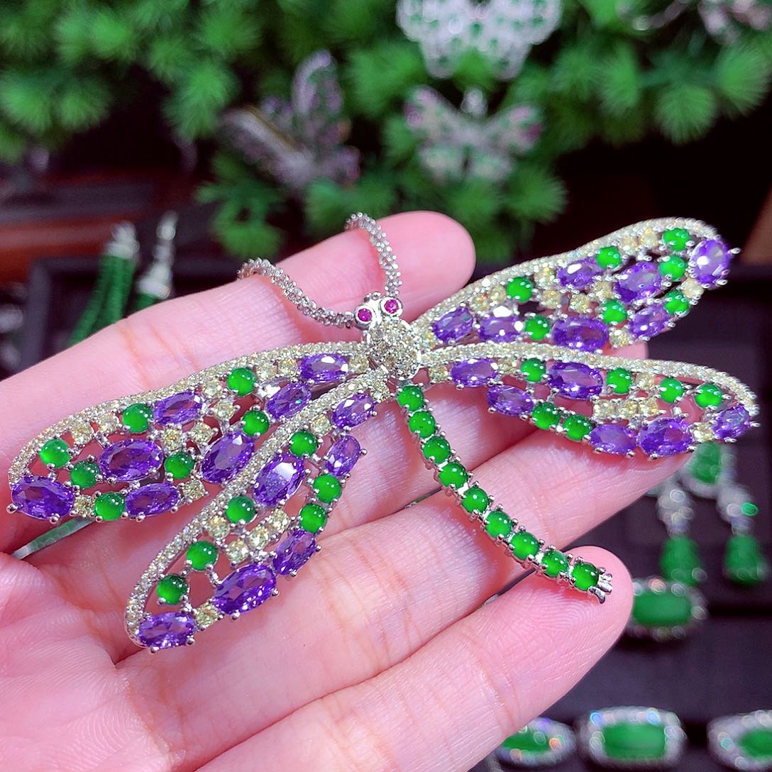 颈饰未镶嵌翡翠胸针