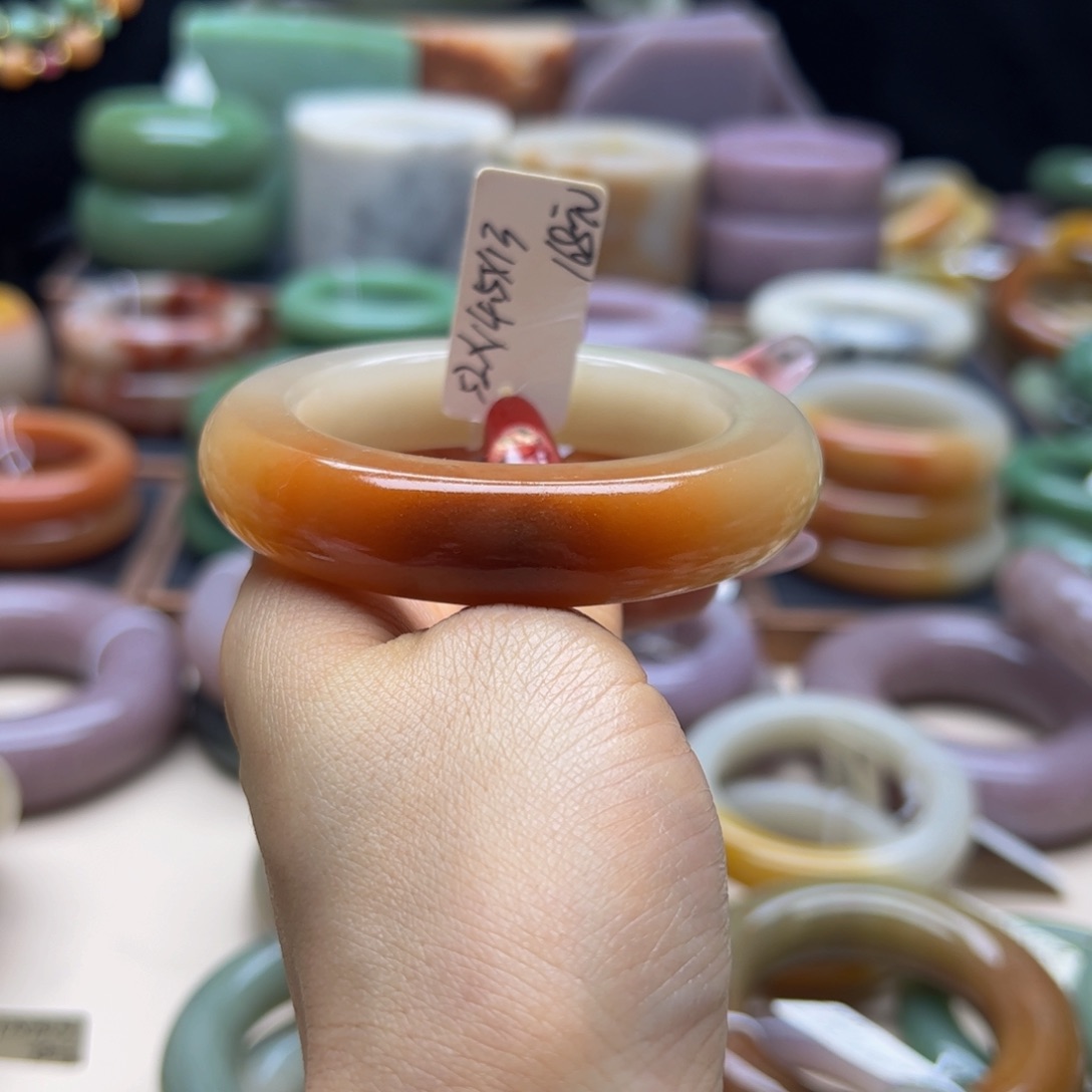 千***己石英质玉未镶嵌手镯