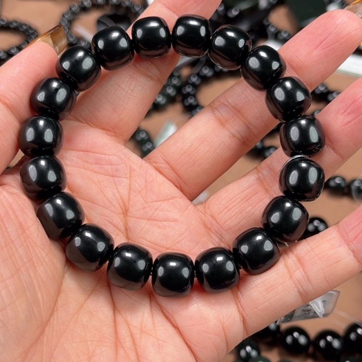 呵***哈和田玉未镶嵌手链