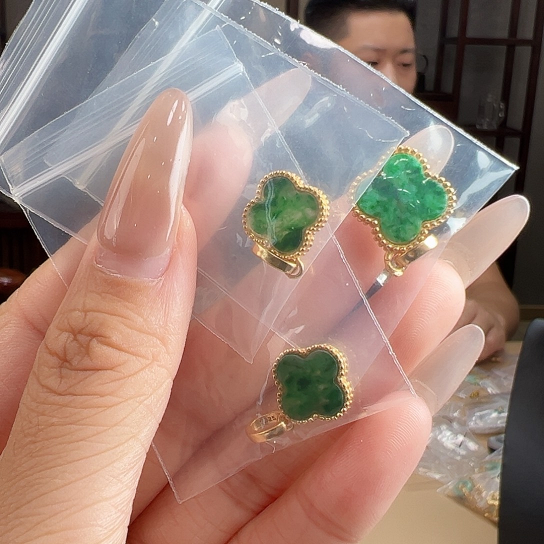 颈饰银S925镶嵌翡翠吊坠多样性发货一副