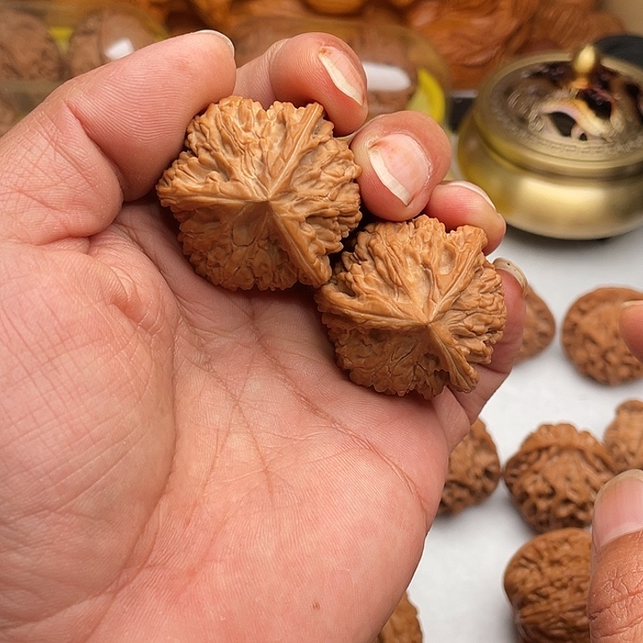 向***生吊坠文玩核桃文山三棱