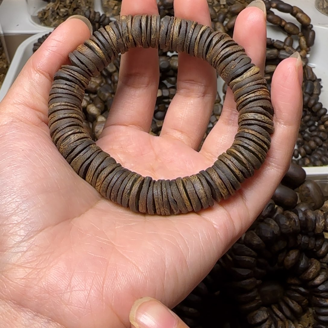 b***x沉香手串单圈1.2规格沉水片片20克