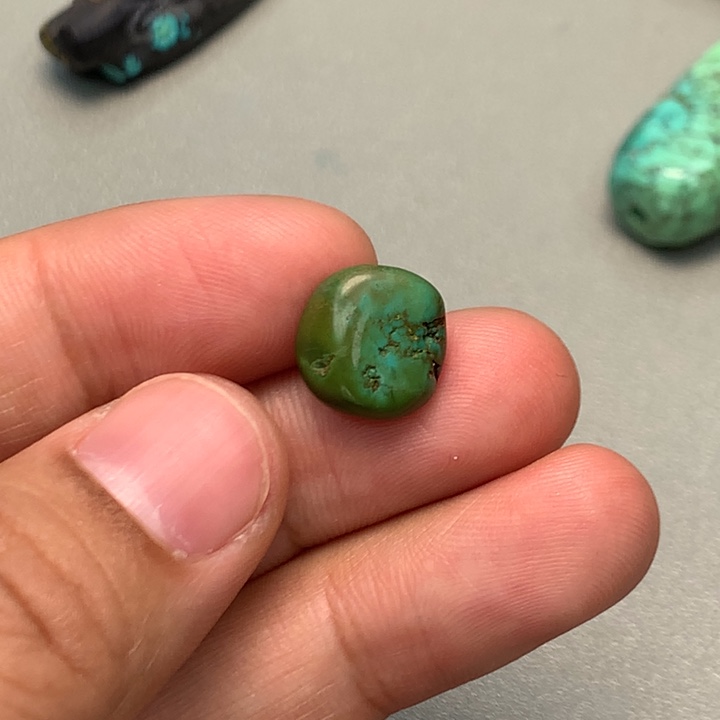 绿松石未镶嵌颈饰