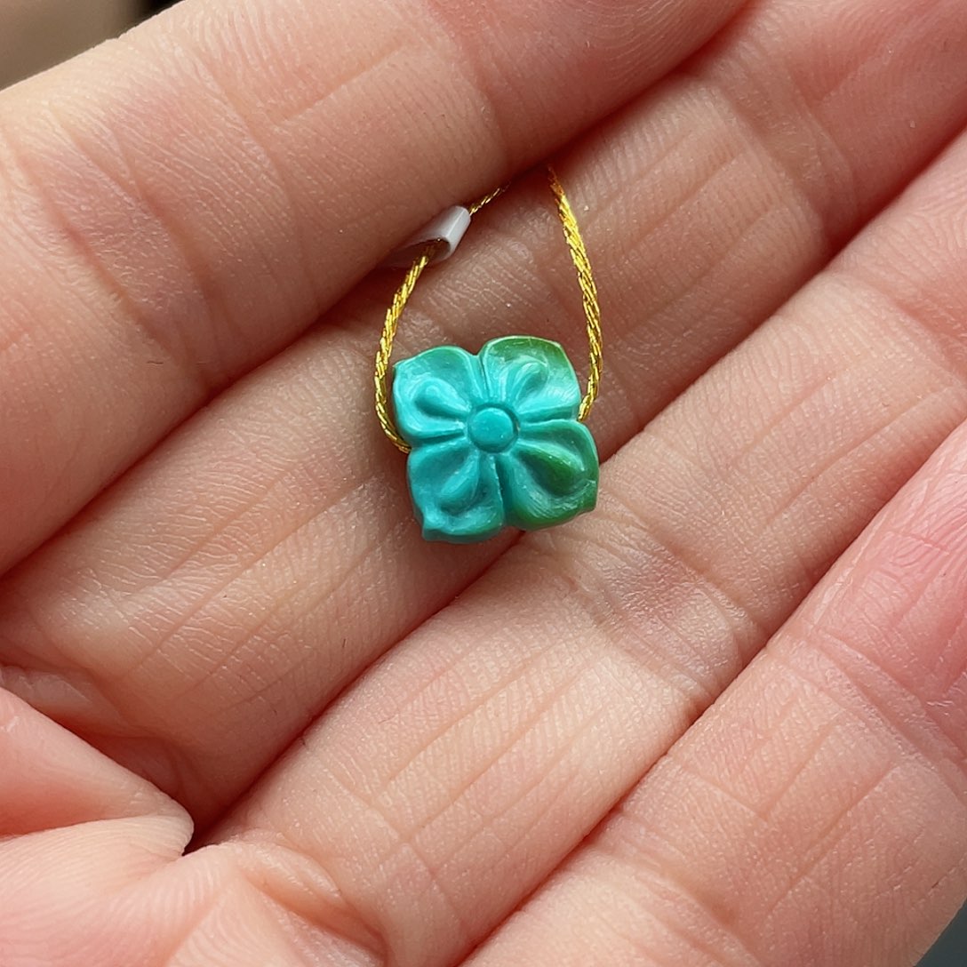 绿松石颈饰未镶嵌