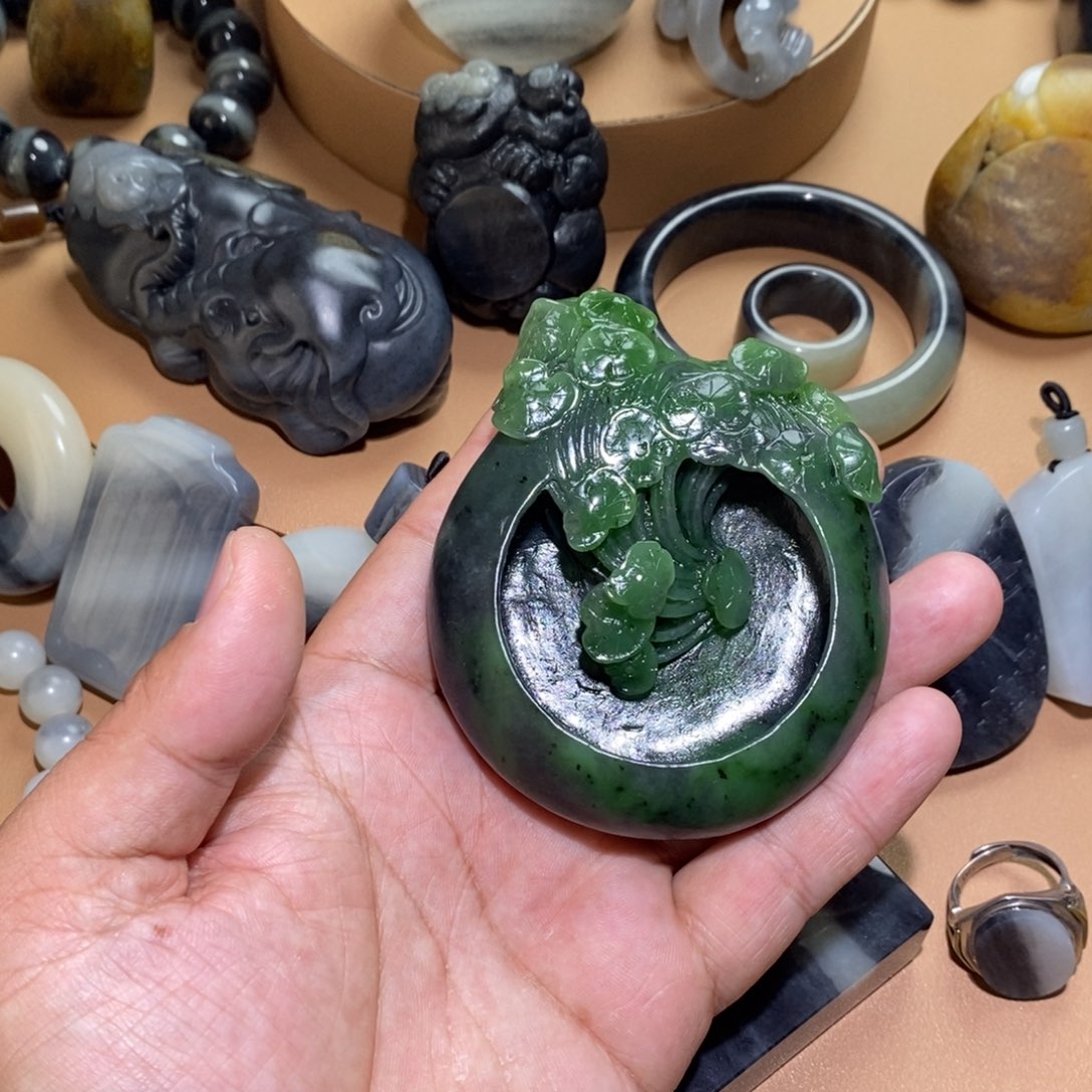 未镶嵌和田玉摆件