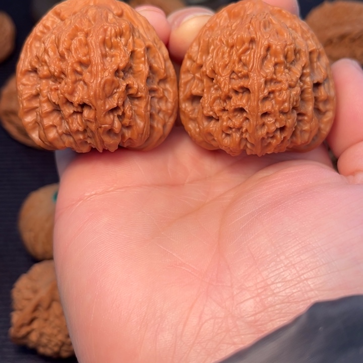 ****你文玩核桃把件三角南疆42