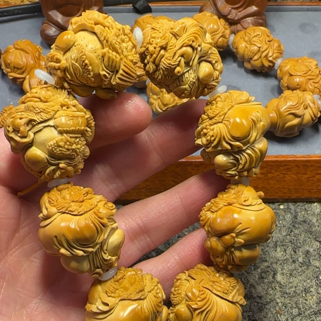 橄榄核吊坠初****。……………………