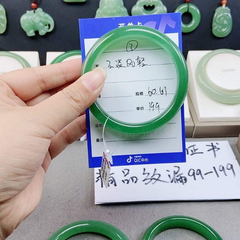 【闪购商品】石英质玉未镶嵌手镯