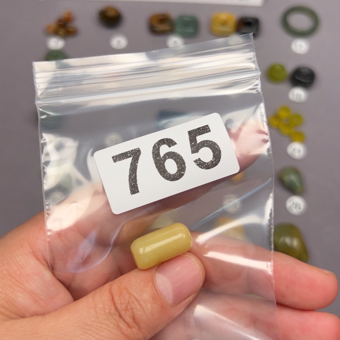 未镶嵌蛇纹石玉颈饰安****e微瑕不退不换