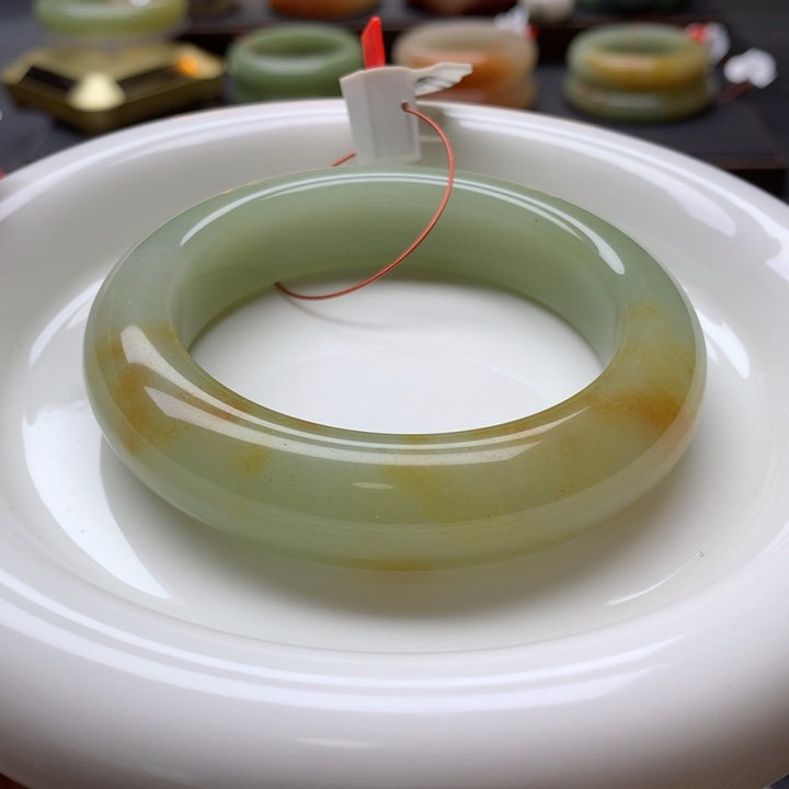 未镶嵌手镯石英岩玉