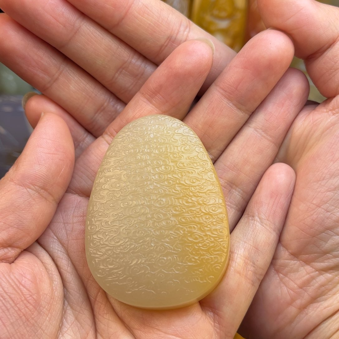 石英质玉黄蜡石挂件未镶嵌不*