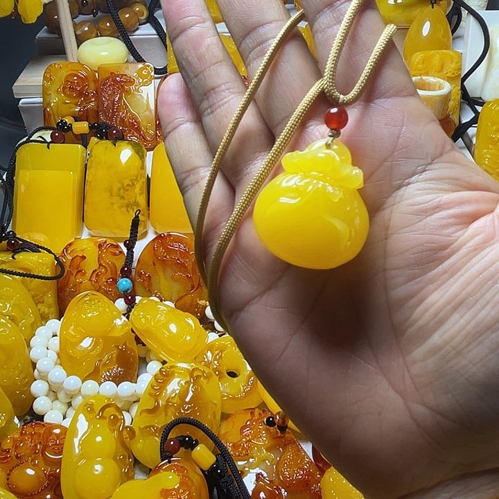 钱多多挂件 服饰配饰