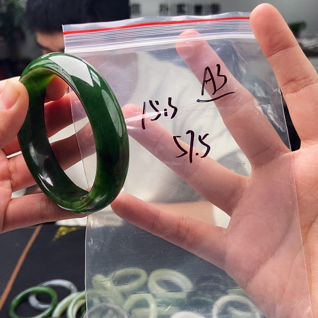 和田玉未镶嵌手镯颜色多样性发拍一发一