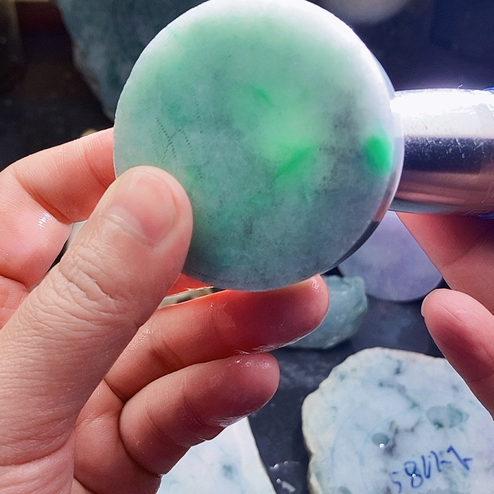 翡翠未镶嵌颈饰毛料18