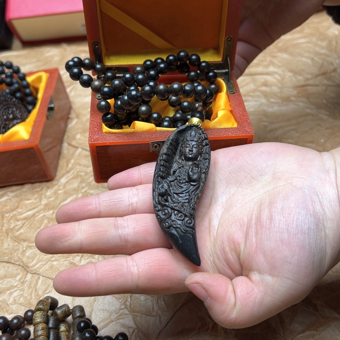 大叶紫檀（黑酸枝木类）