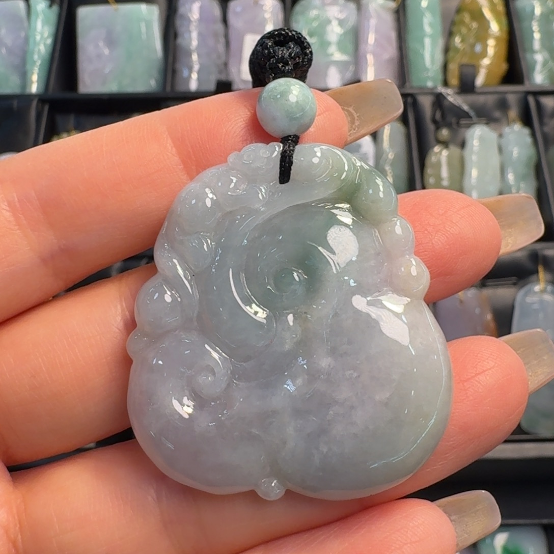 翡翠未镶嵌颈饰如意