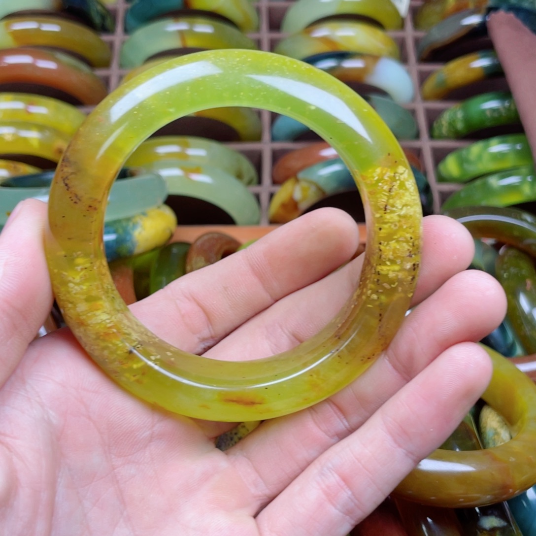 蛇纹石玉未镶嵌手镯