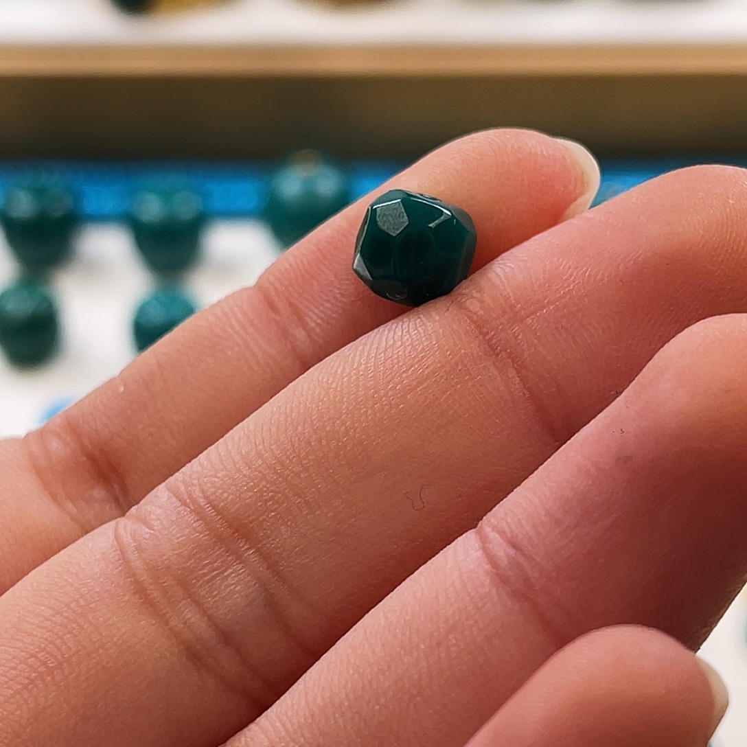 绿松石未镶嵌把件