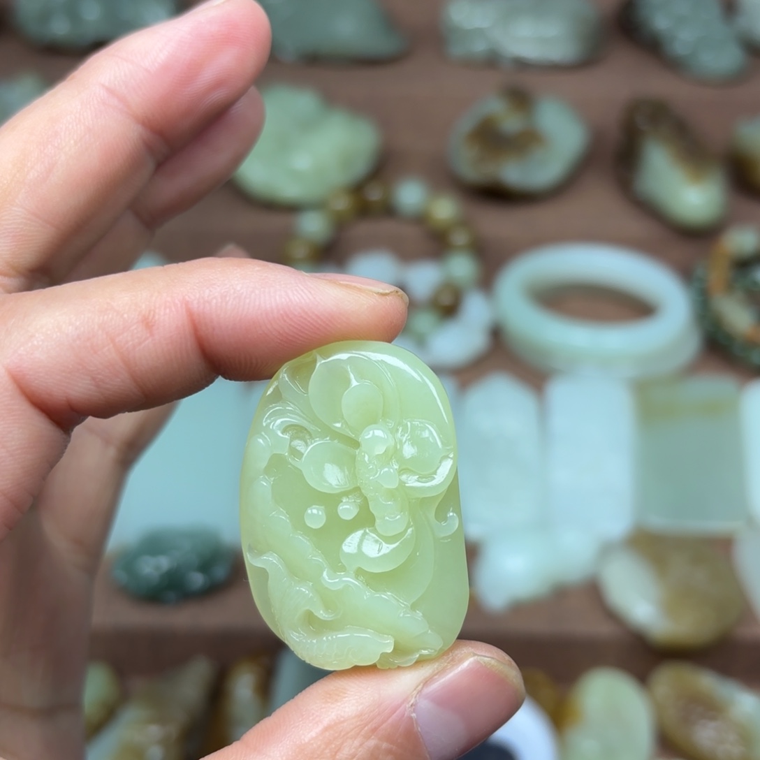 和田玉未镶嵌挂件