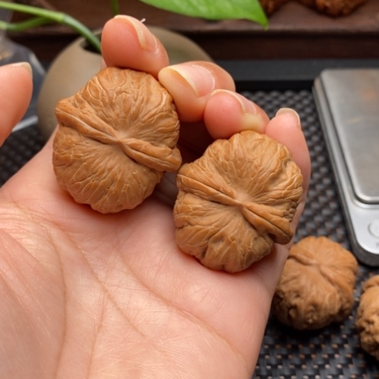 李***铭文玩核桃吊坠38全品平谷元宝