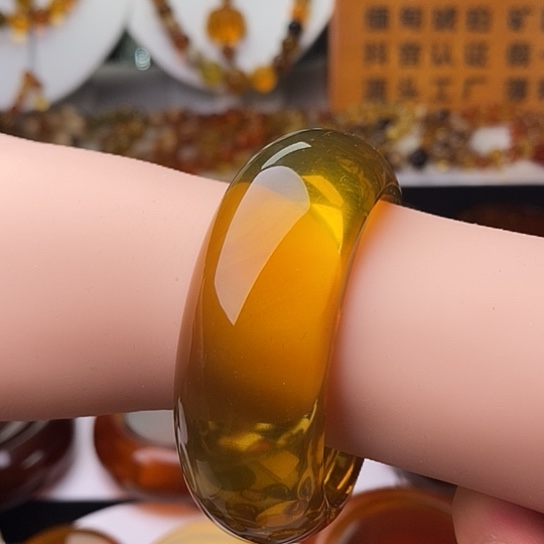 琥珀未镶嵌手镯收藏级绿茶手镯53圈可扩到57 宽23.7