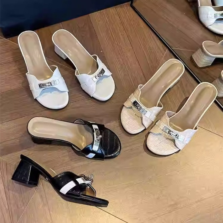 2025爆款小金扣露趾夏季新款鳄鱼纹高跟凉拖鞋女H拖一字粗跟凉鞋