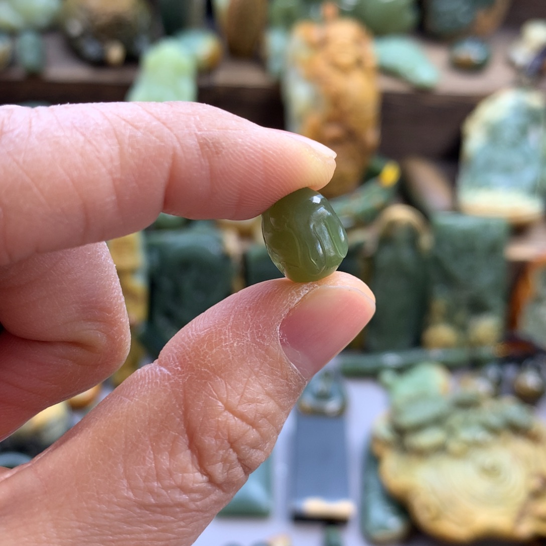 未镶嵌岫岩老玉（透闪石质玉）珠宝奇石乄*