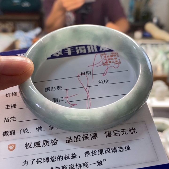 翡翠手镯未镶嵌翡翠手镯未镶嵌