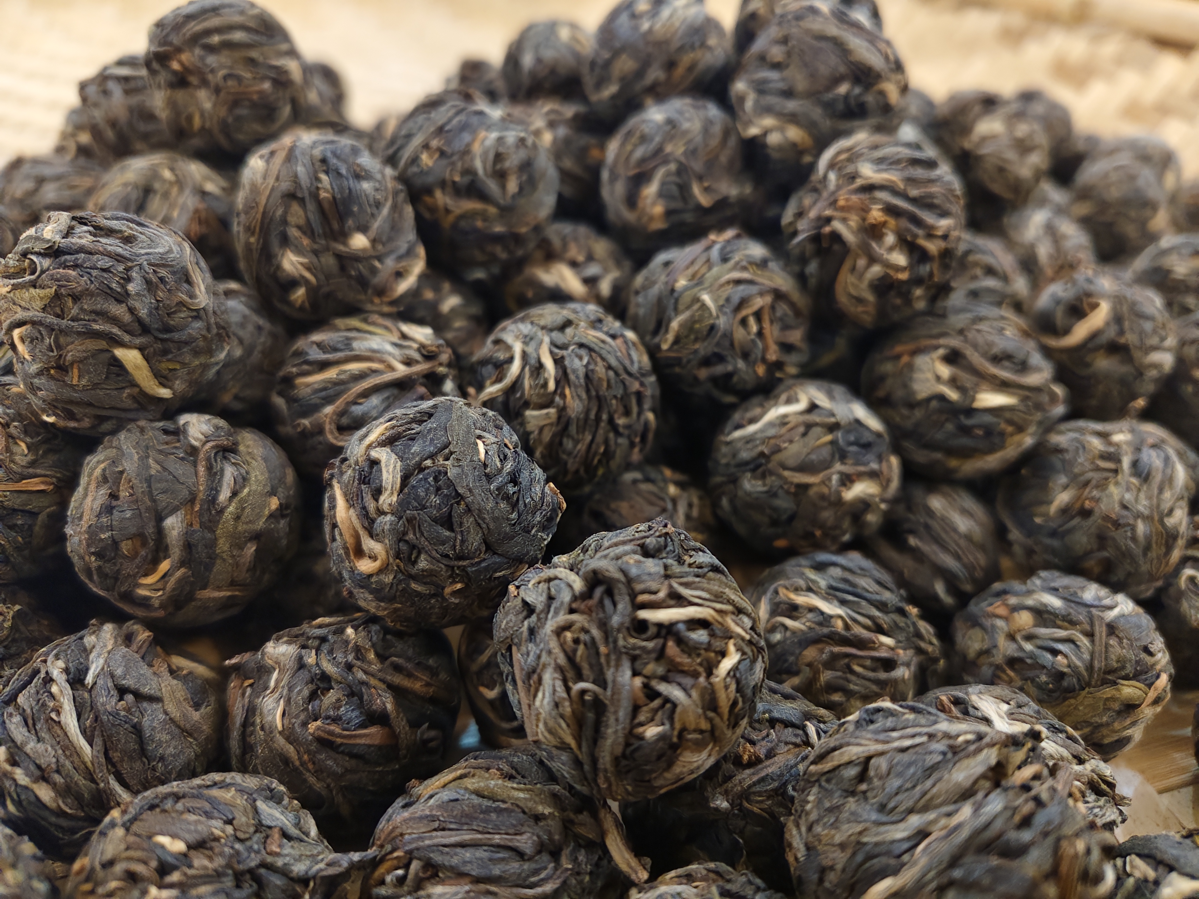 《自家茶园》2024年古树龙珠《普洱生茶》