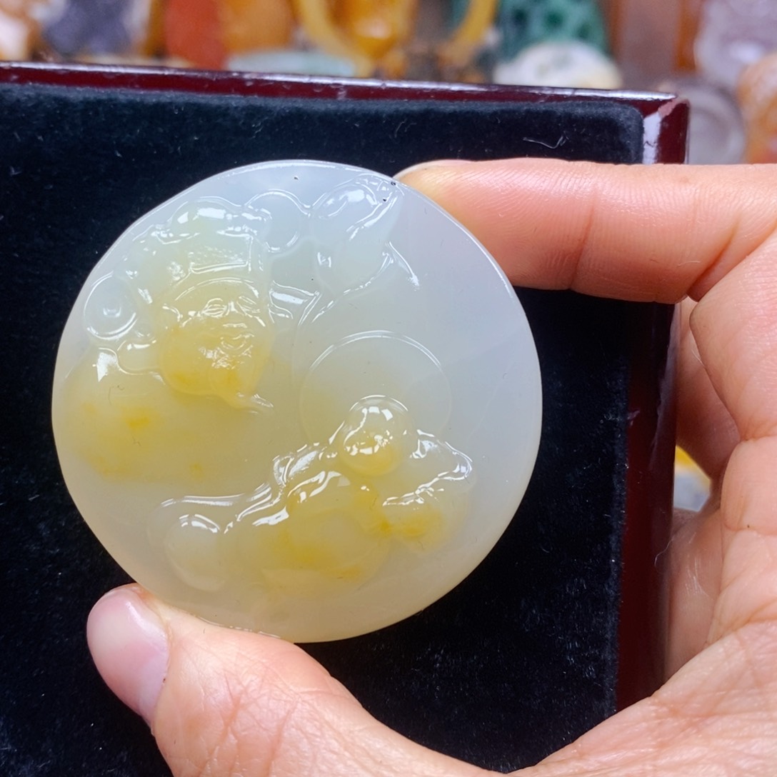 石英质玉（黄龙玉）未镶嵌颈饰