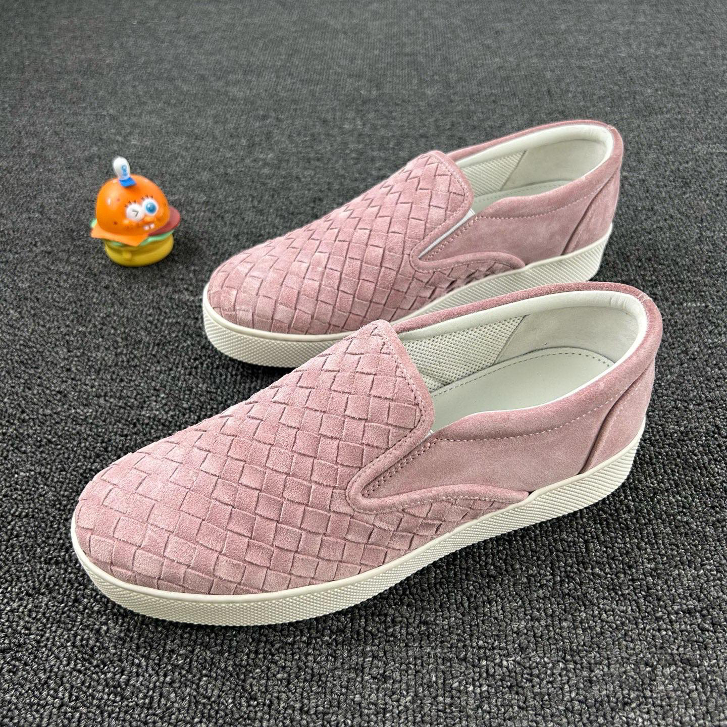 95新 BOTTEGA VENETA/葆蝶家 款式:编织粉色板鞋 37.5码 HB3607