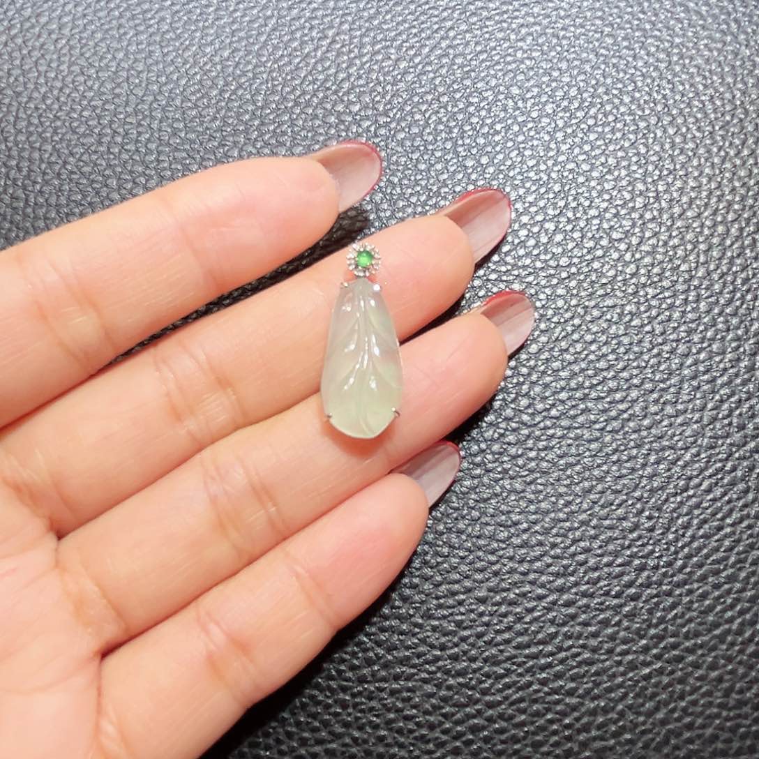 翡翠吊坠(不含链)18K金镶嵌