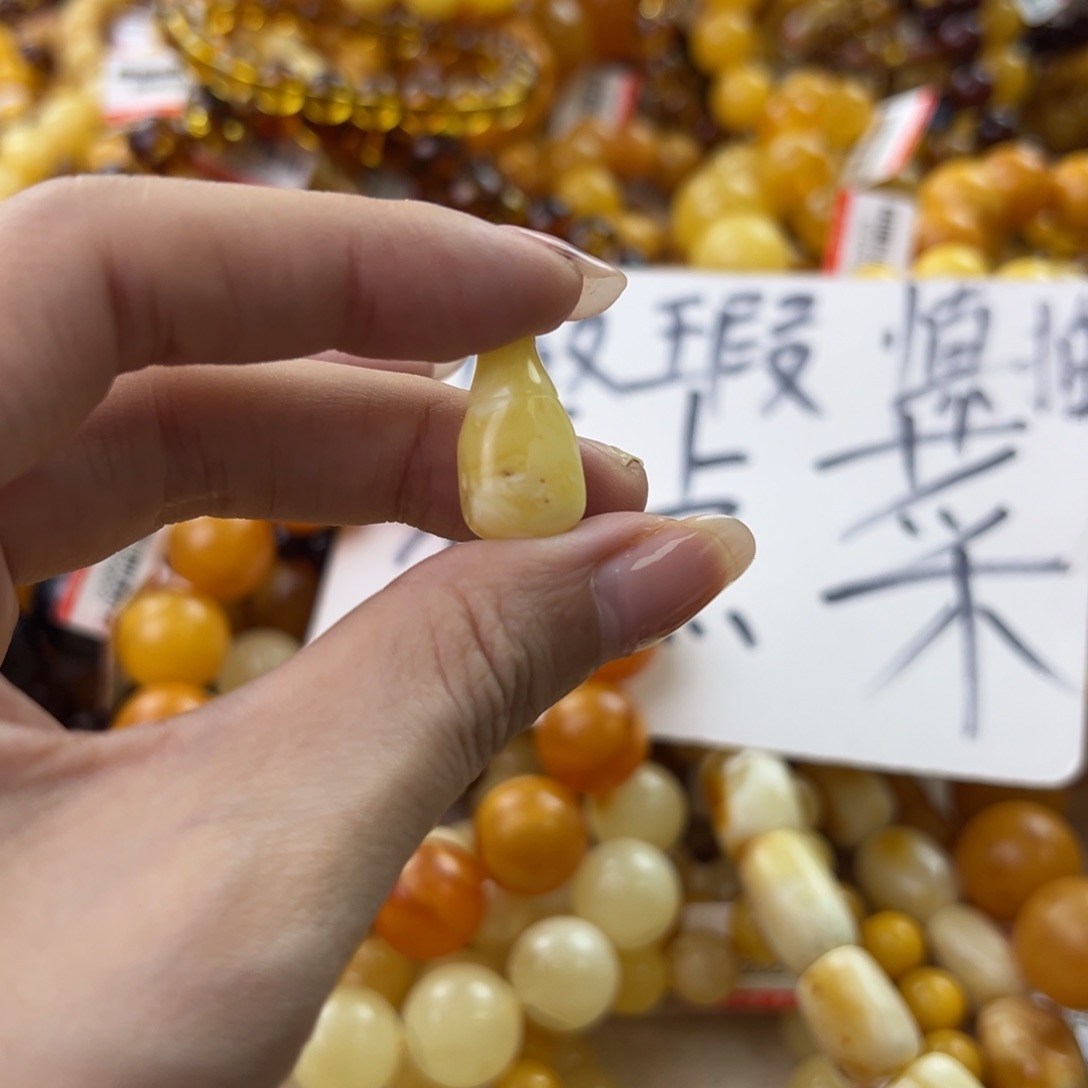 琥珀珠宝奇石未镶嵌