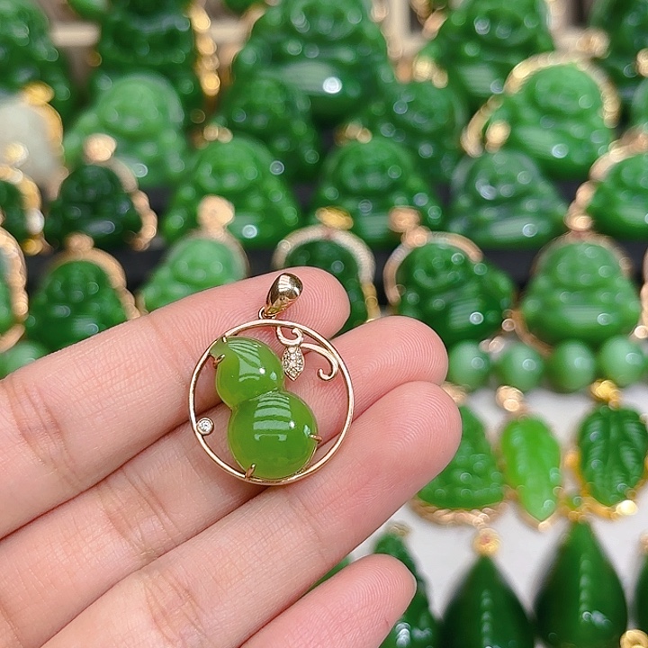 和田玉（碧玉）颈饰18K金镶嵌