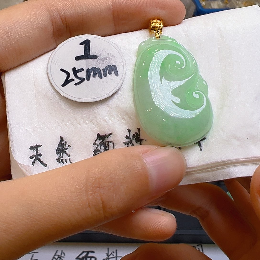 翡翠颈饰18K金镶嵌翡翠