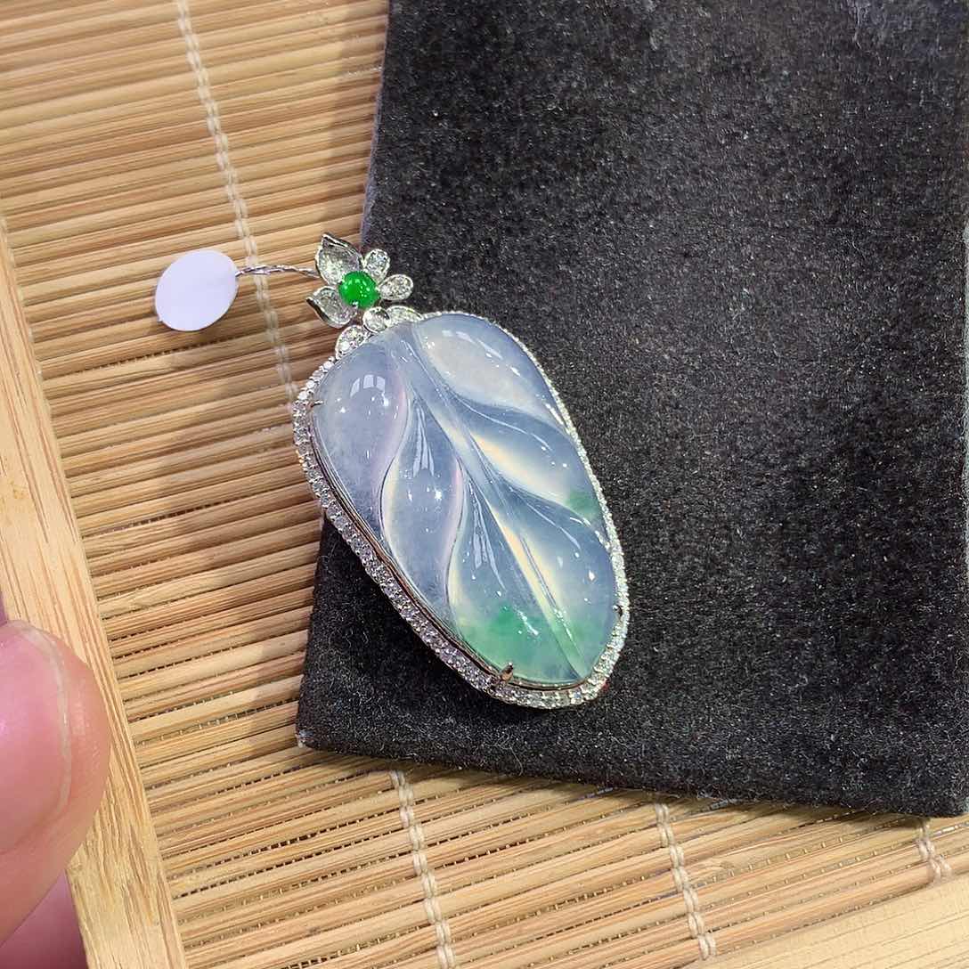 翡翠18K金镶嵌吊坠(赠链)