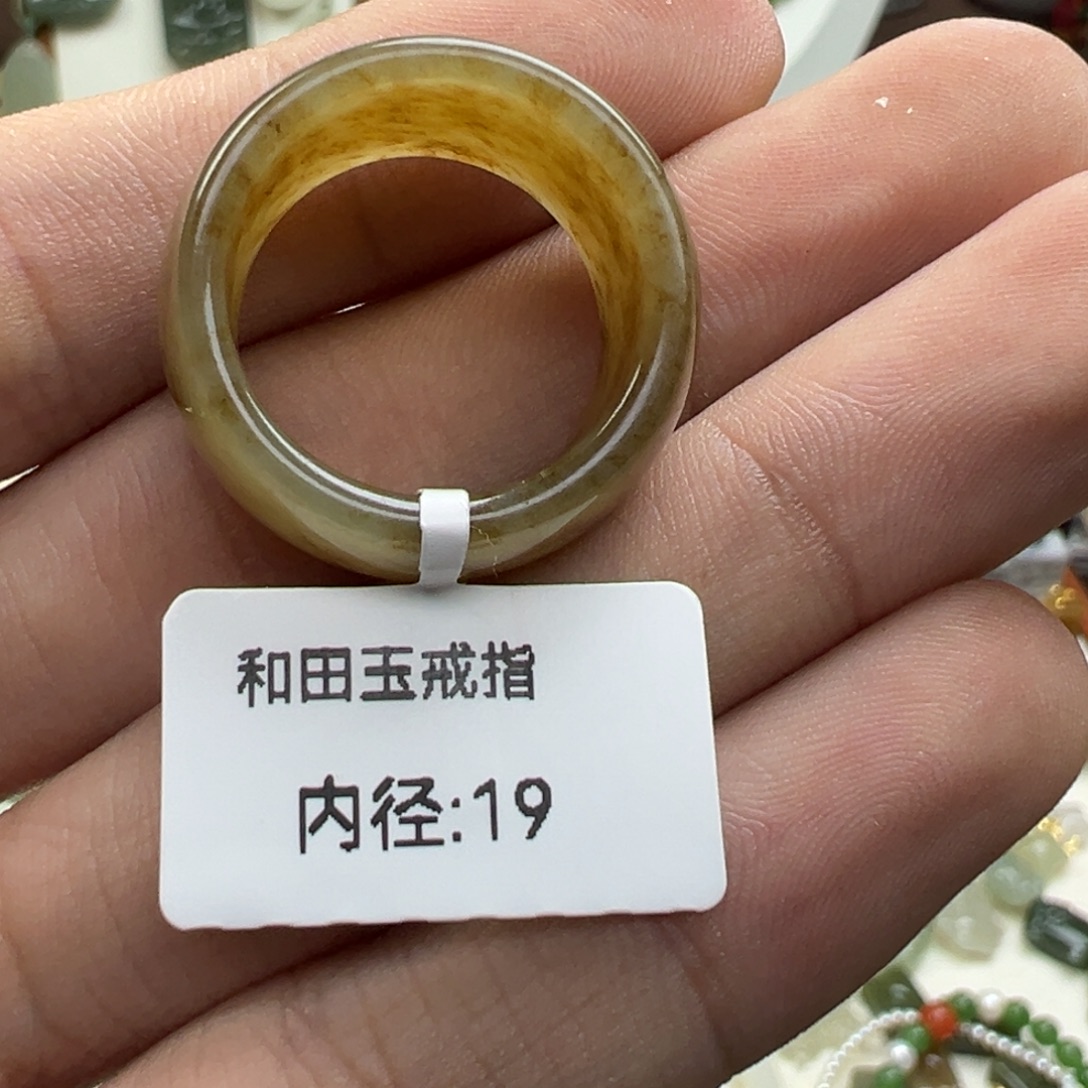 l***l和田玉未镶嵌颈饰