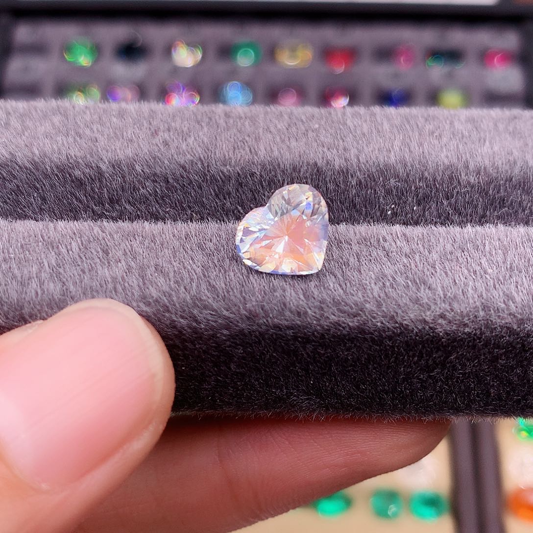 月光石裸石未镶嵌