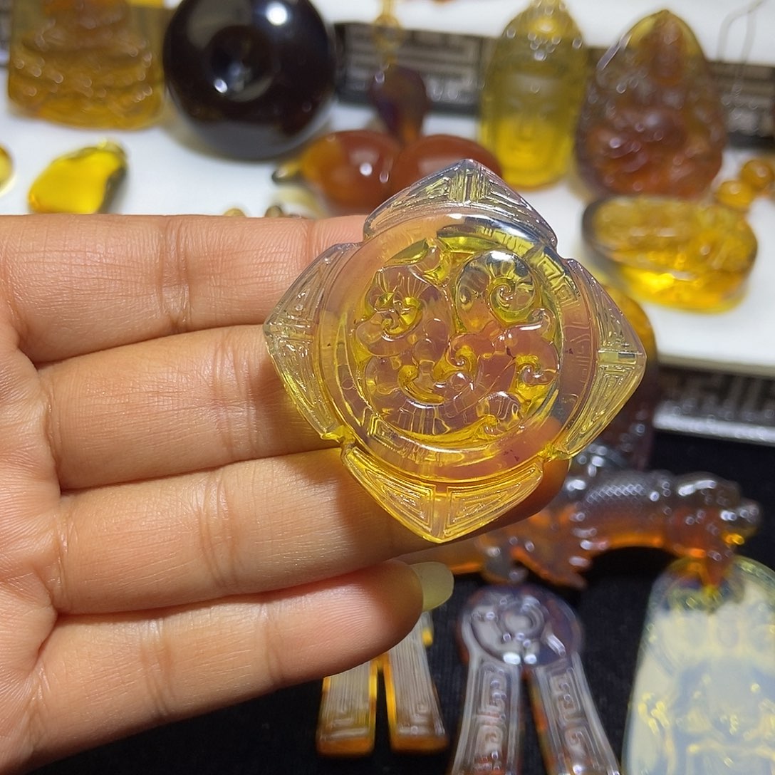 琥珀未镶嵌颈饰缅甸天然琥珀吊坠