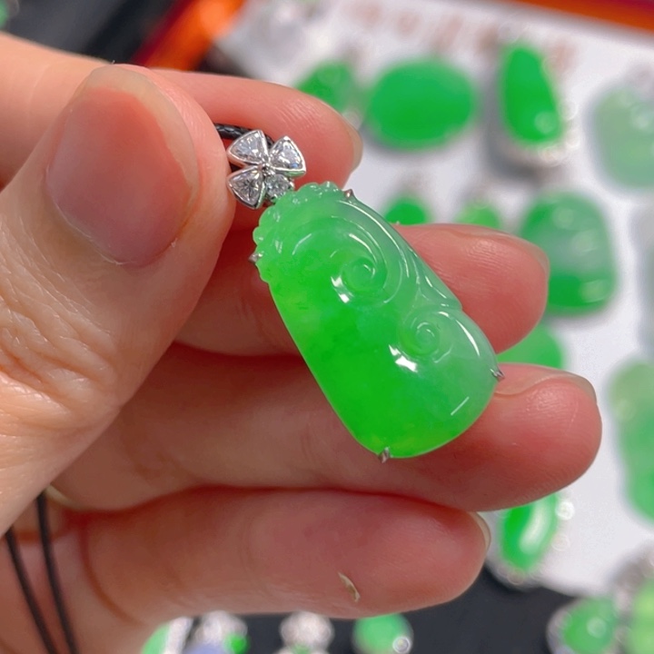 翡翠18K金镶嵌吊坠(不含链)