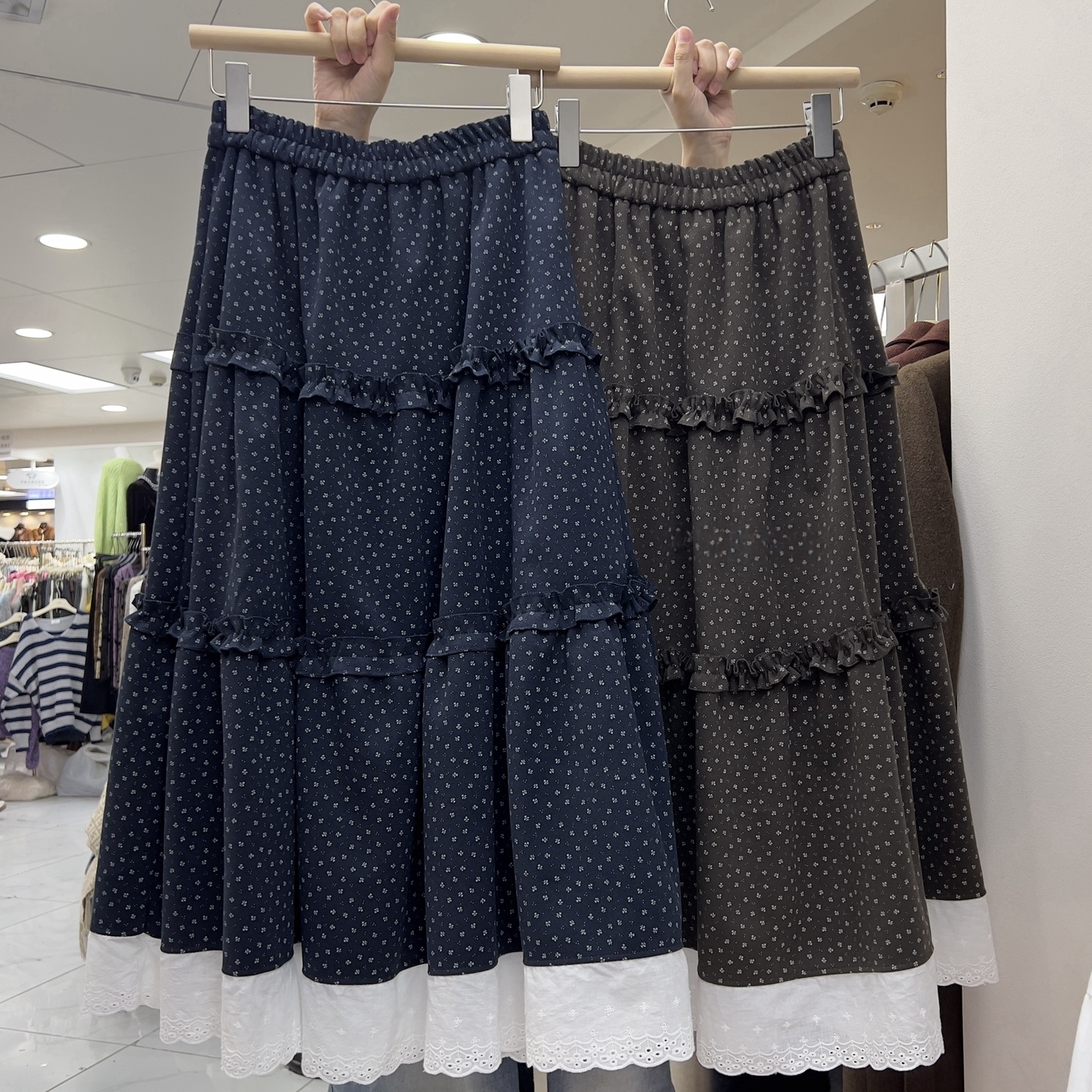 小碎花拼接蕾丝半身裙2025秋冬新款加厚木耳边A字遮肉显瘦蛋糕裙