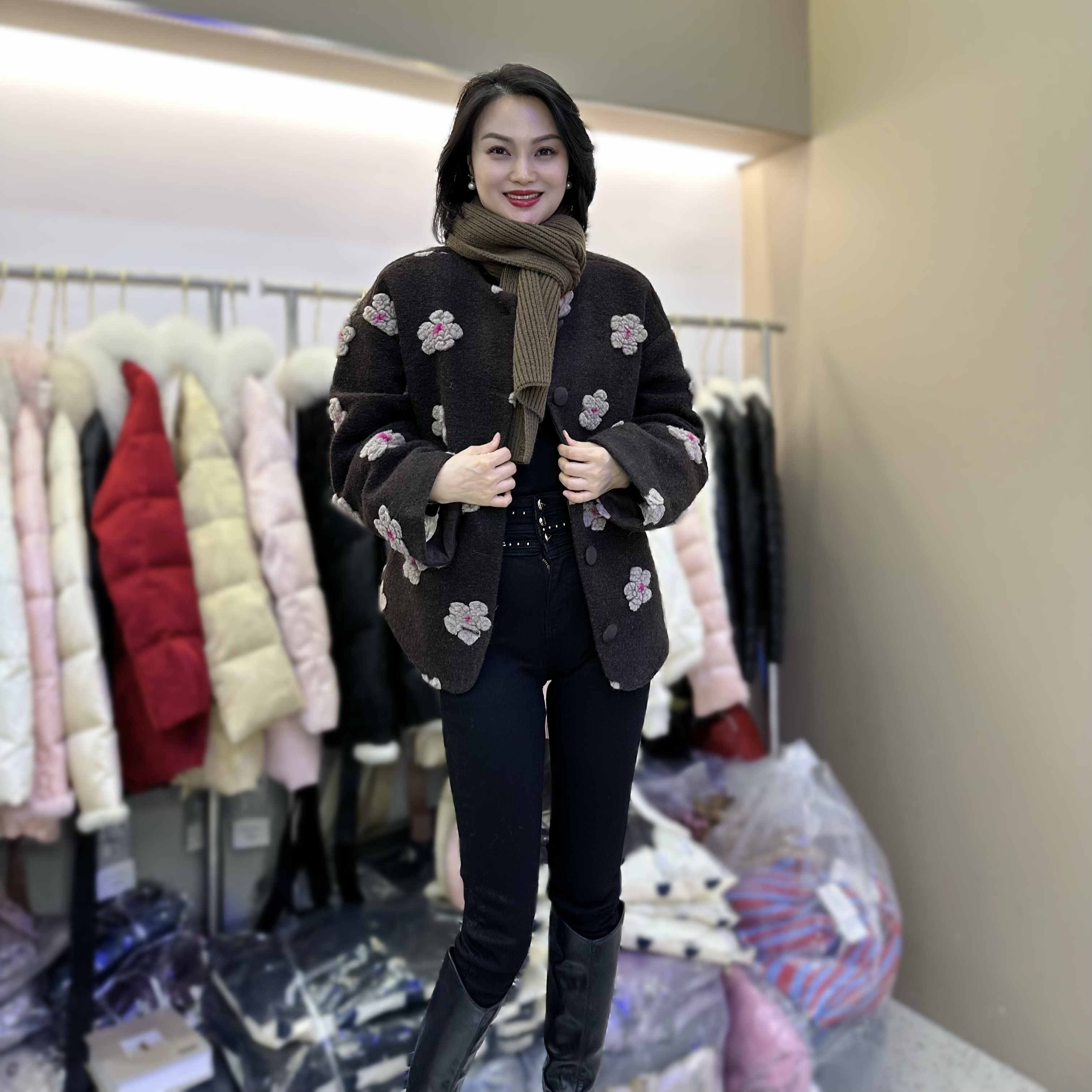 2025时尚立体花朵配围巾巨漂亮新中式羽绒服