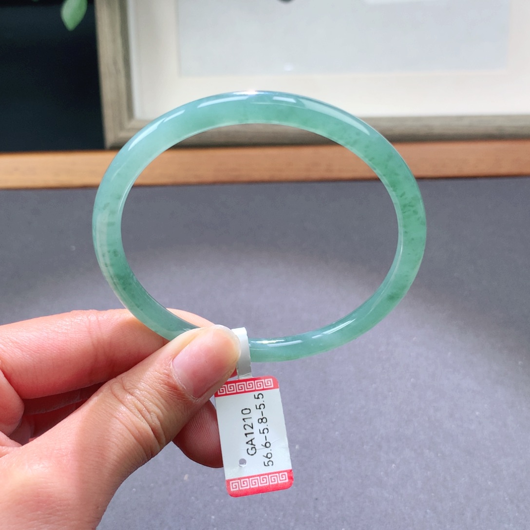 翡翠手镯未镶嵌天然翡翠手镯叮当镯