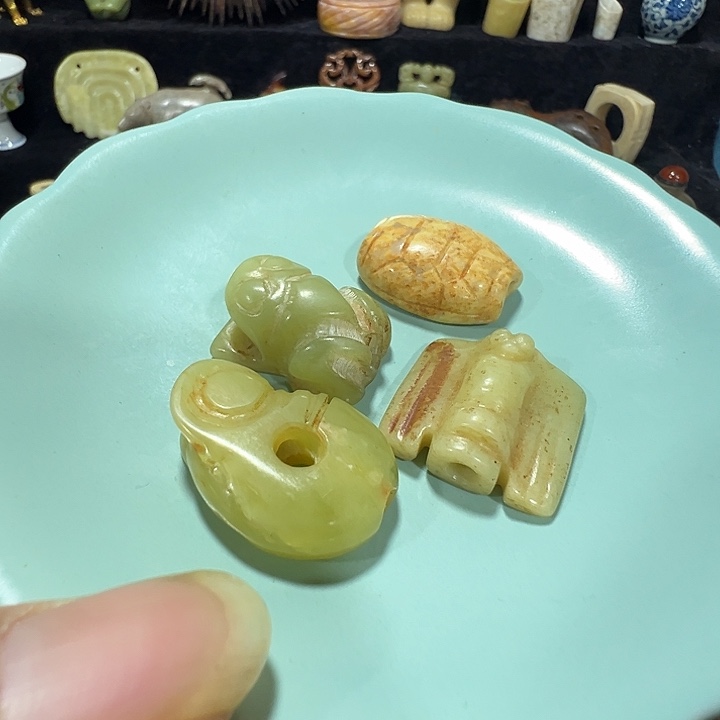 透闪石质玉未镶嵌挂件