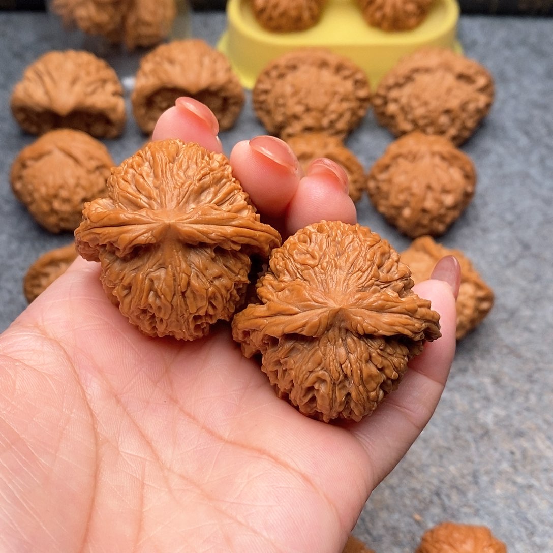 文玩核桃把件匆***，精品南疆石41.8全品