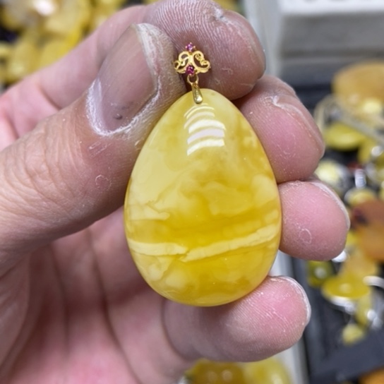 蜜蜡裸石18K金镶嵌吊坠