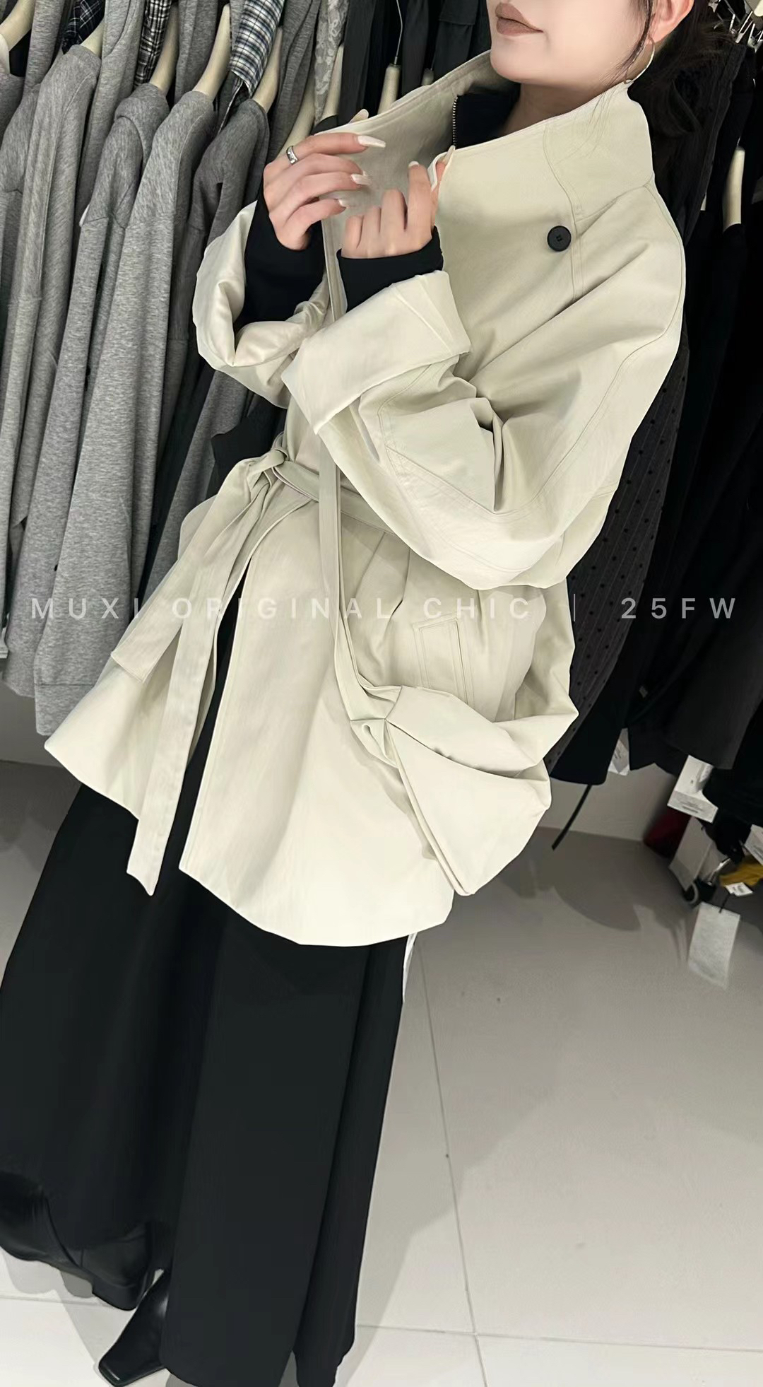 大码女装大牌慵懒秋季立领一粒扣系带中长款收腰宽松时尚风衣外套
